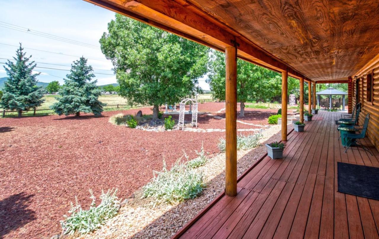 Quarter Horse Inn & Lodge Williams Exterior photo
